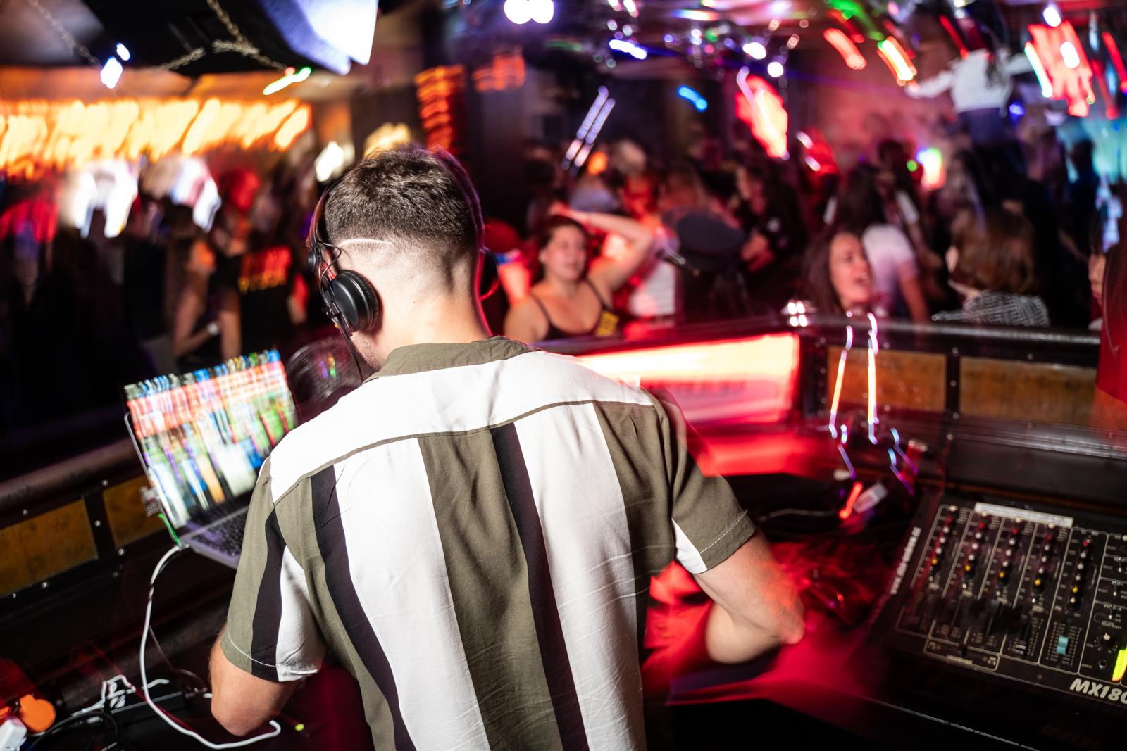 R.F. EVENTS - DJ služby