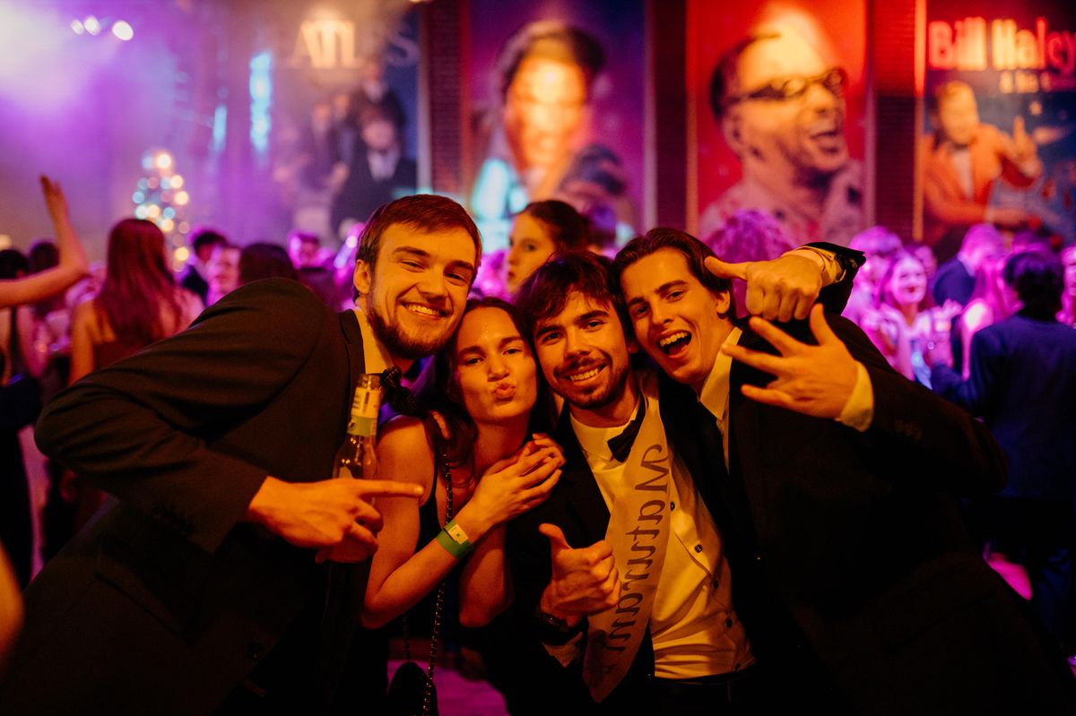 Kompletní párty servis – DJ, světla, efekty a party stan 2